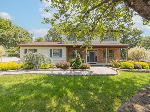68 Walter Dr