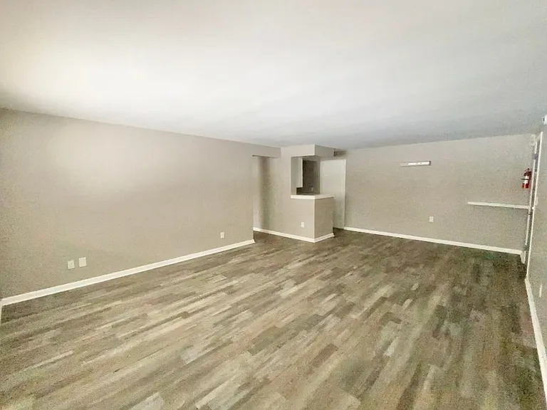 2414 Banning — Photo 9