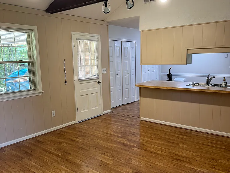 6526 Manassas Dr — Photo 7