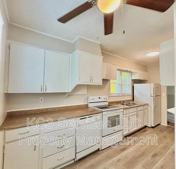 2215 E 81st St — Photo 19