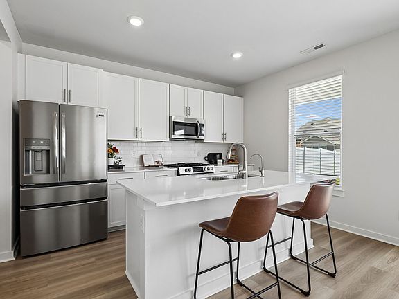 3rd image of 407 Wind Dance Dr