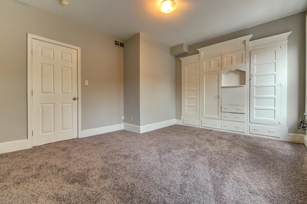 Building Photo - 327 N Preston St #2