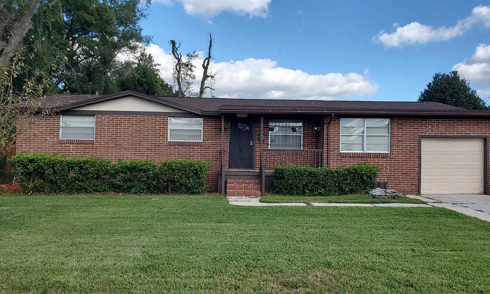 1st image of 2326 W Courtney Dr