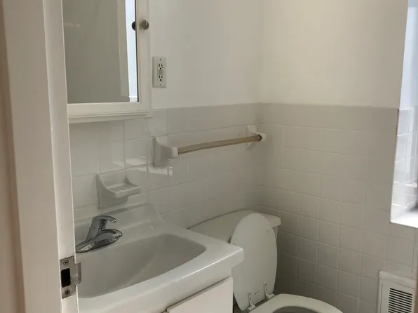 697 Dawson Street image 11 of 14