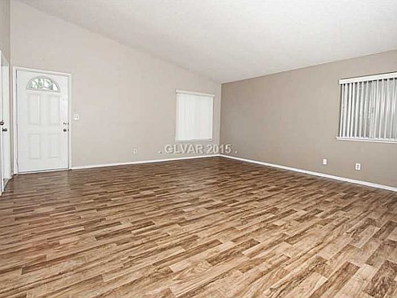 2nd image of 4401 Rosebank Cir