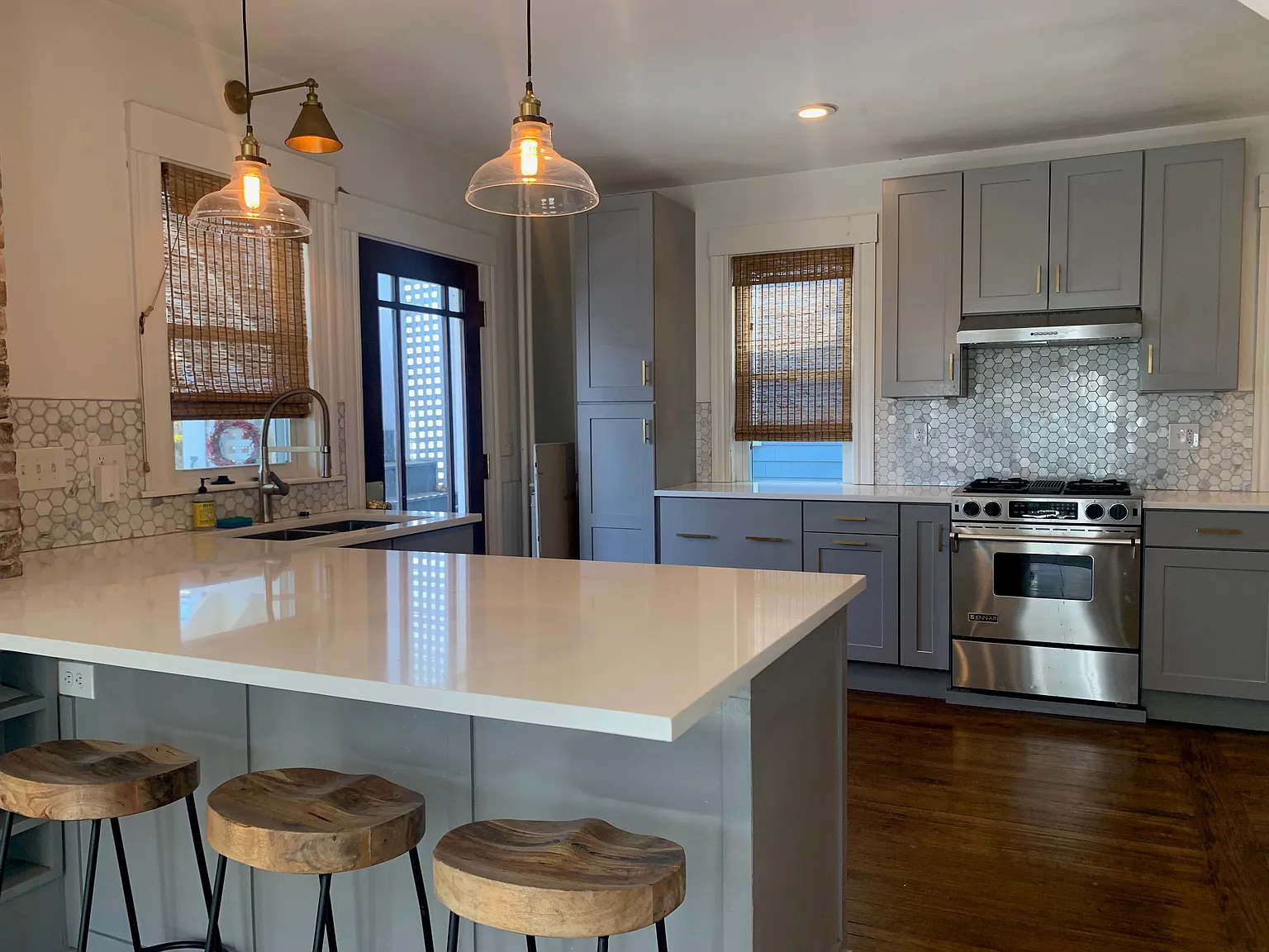 3 bed, 1600 sqft, $3,650 — Photo 1