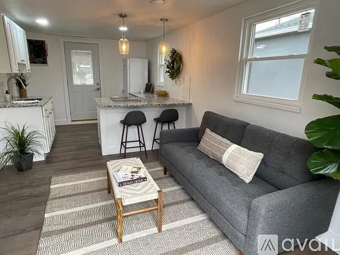 1121 E Main St — Photo 7