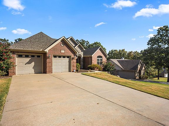 3rd image of 19 Ridgecrest Dr