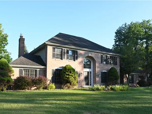 7 Saddle Hl, Honeoye Falls, NY 14472