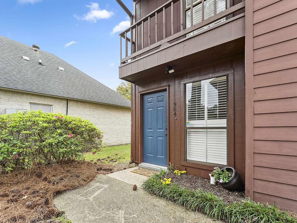 1st image of 984 Ridgepoint Ct #14-D