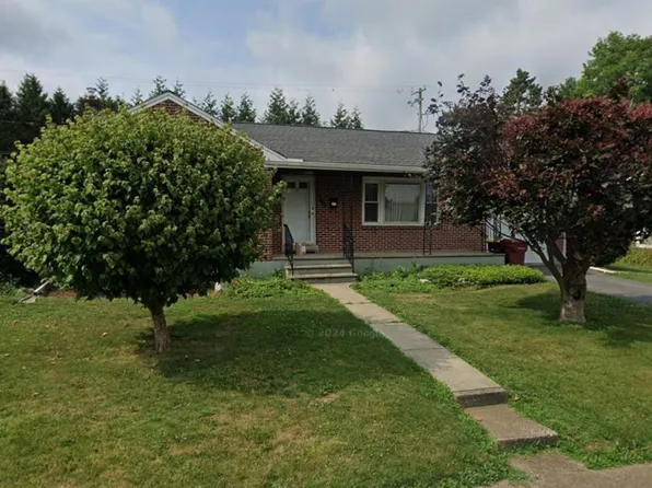 1806 Elmwood Dr, Whitehall, PA 18052