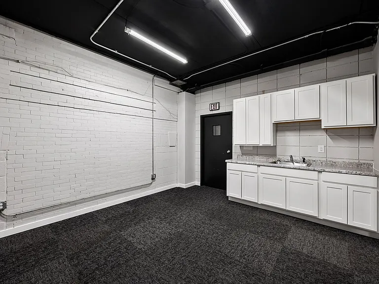 310 N Michigan St #200 — Photo 12
