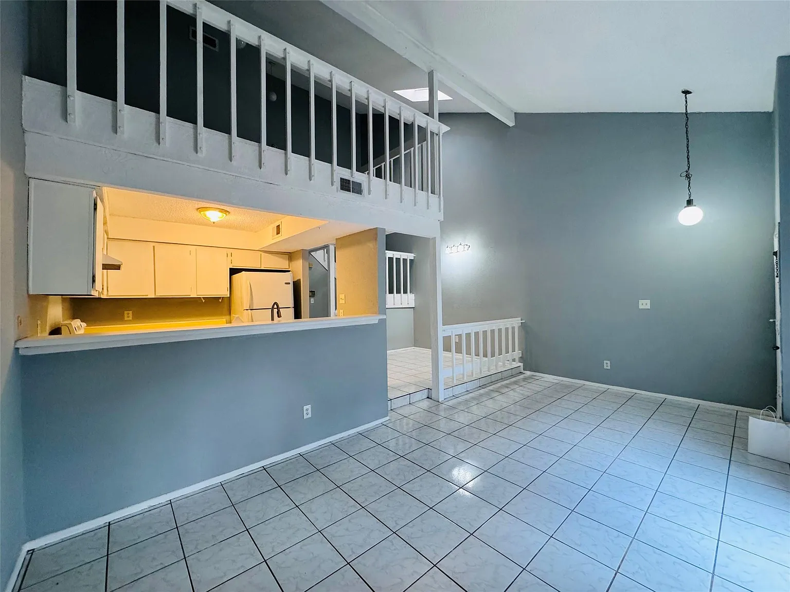 2 bed, 1.5 bath, 1332 sqft, $1,600 — Photo 4