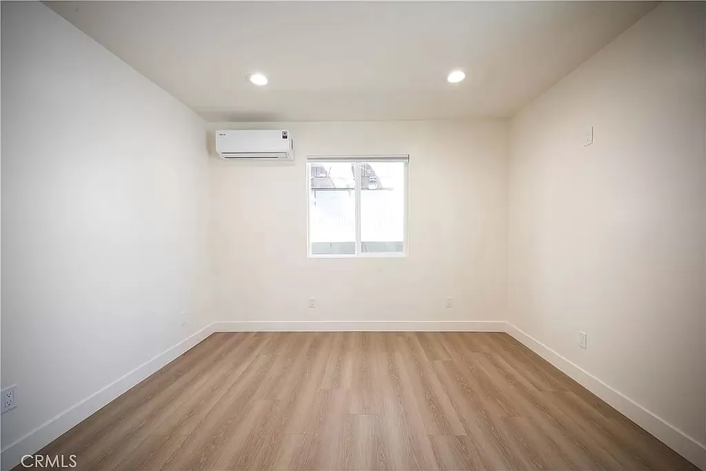 355 N Colorado Pl — Photo 3