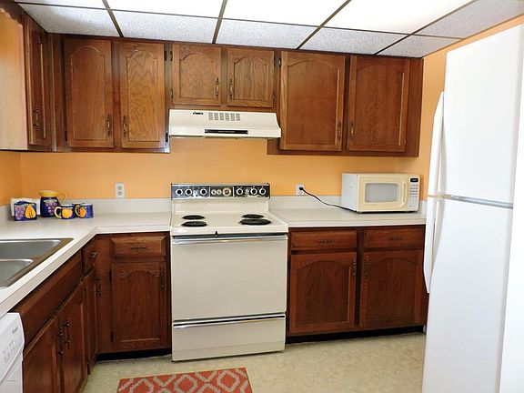 2nd image of 201 Saint Lucie Ln APT 106