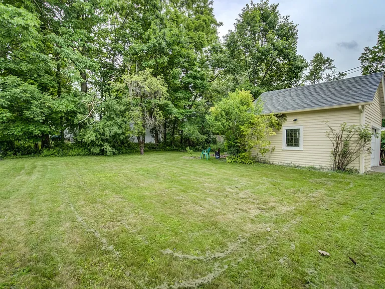 1343 Victory Dr — Photo 43