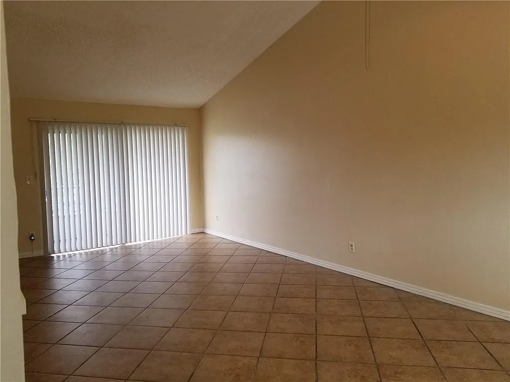 2 bed, 1096 sqft, $1,800 — Photo 1