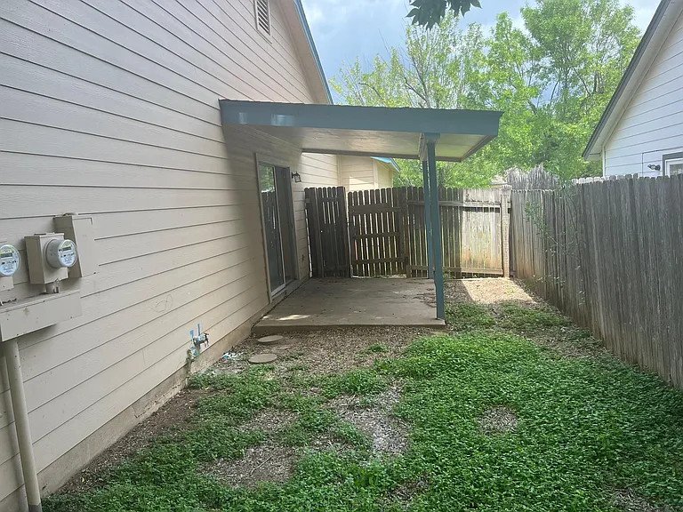 1911 Gracy Farms Ln #A — Photo 12