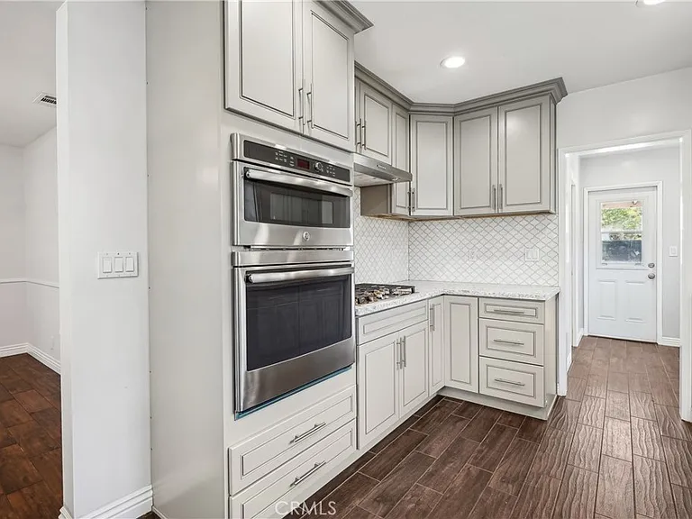 3816 S Victoria Ave — Photo 16