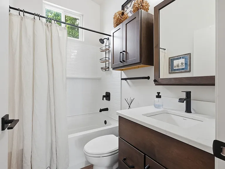 Full bathroom on the upper level w/ quartz countertop.