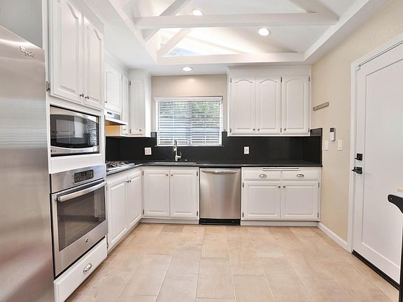 5th image of 1060 Wallace Dr