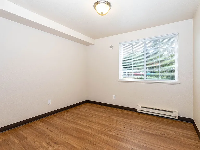 Brookside Gardens Apartments — Photo 14