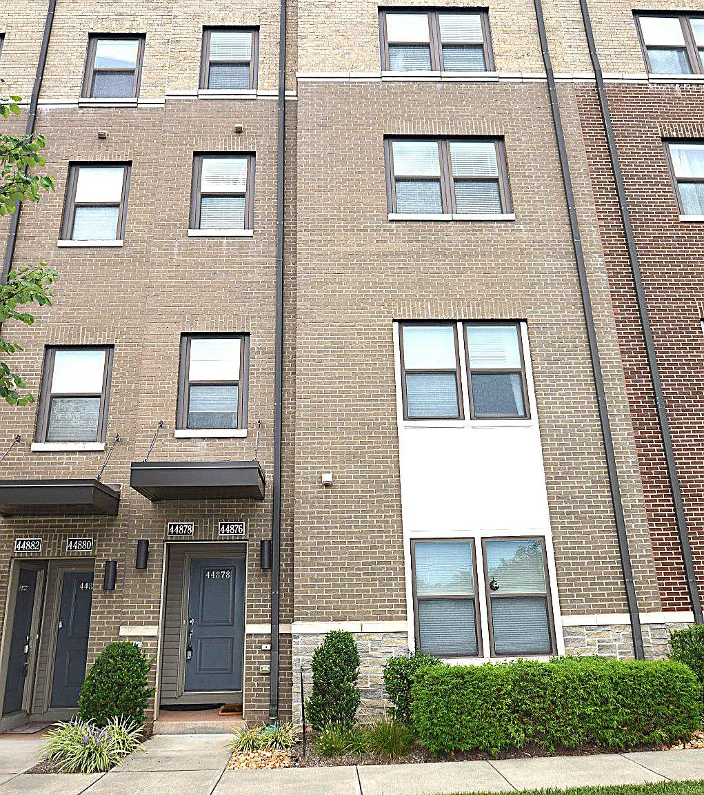 Sm One Loudoun Condo — Photo 1