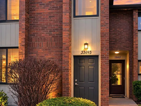 33693 Pondview Cir, Livonia, MI 48152