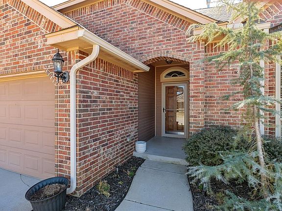 3rd image of 2540 SW 141st St