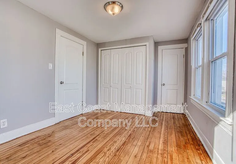 214 Center St — Photo 33