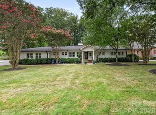 2652 Knollwood Rd, Charlotte, NC 28211