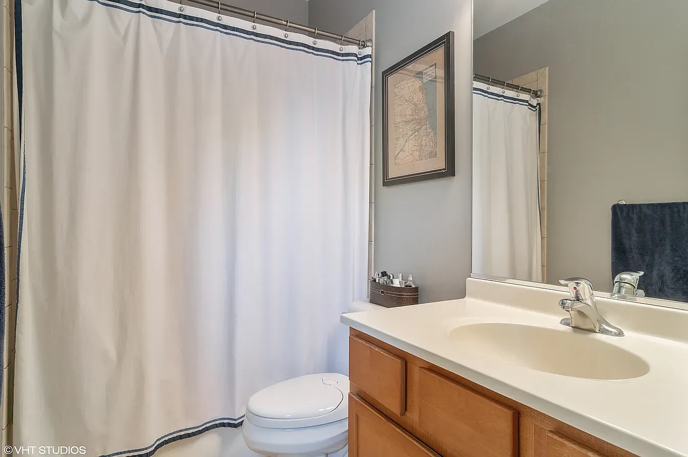 2 bed, 1300 sqft, $2,000 — Photo 2