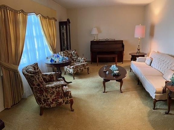 3rd image of 346 Deerwood Dr