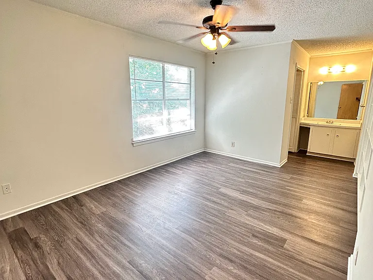 811 Jackson Keller Rd #3 — Photo 11
