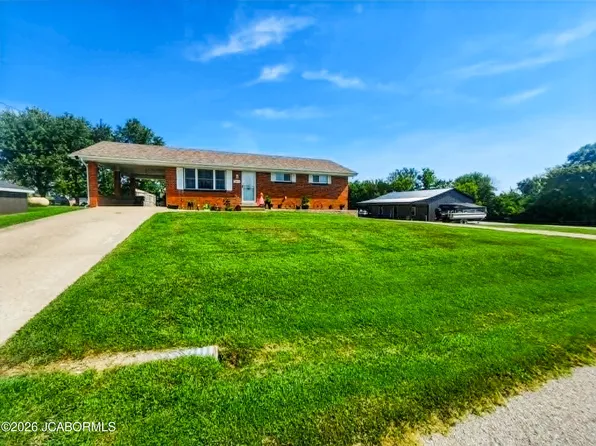 5806 Horseshoe Dr, Jefferson City, MO 65109