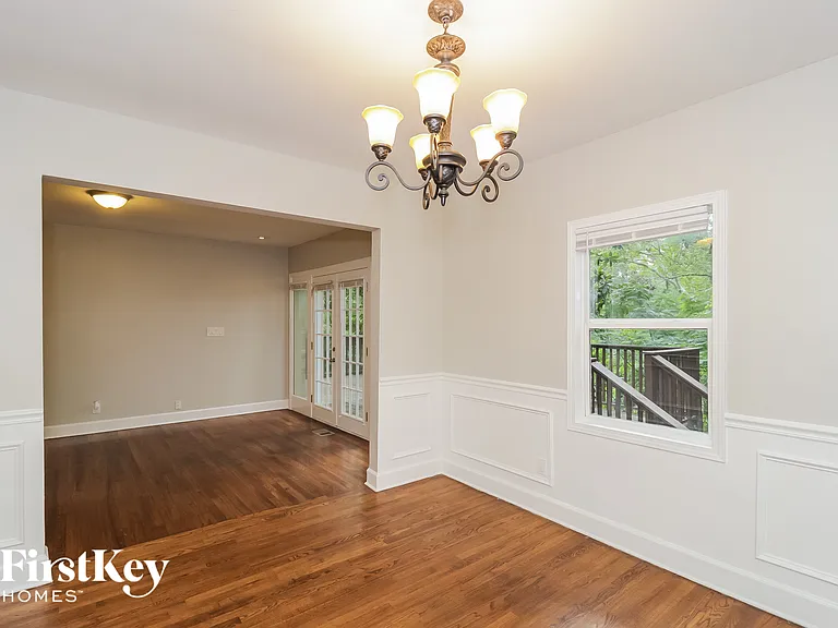 476 Rigby St — Photo 4