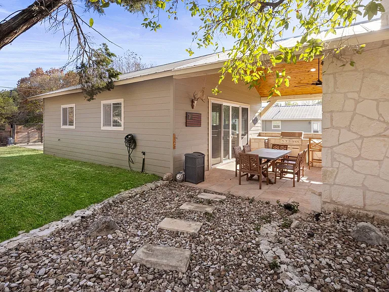 301 Hub Dr — Photo 13