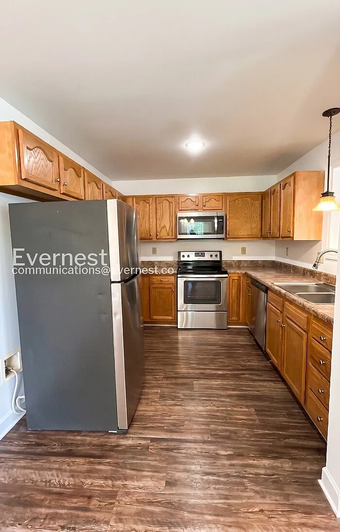 3 bed, 2.0 bath, 1268 sqft, $1,645 — Photo 4