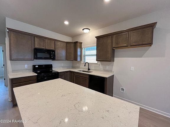 4th image of 213 Hardwicke Ct