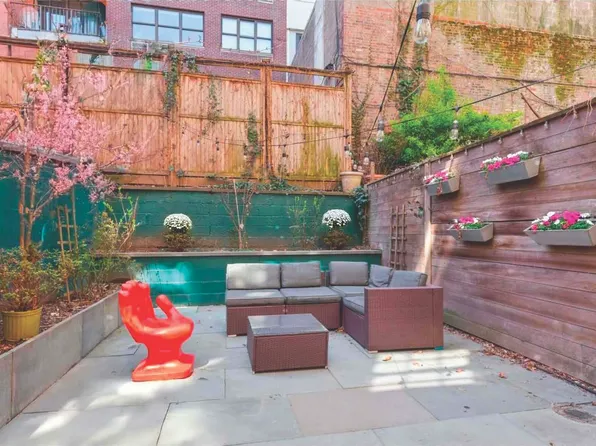 450 West 20th Street GARDEN image 1 of 8