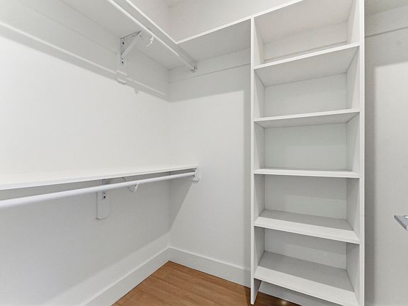 5th image of 850 Broad Ave #D