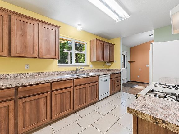5th image of 30670 N Meadow St