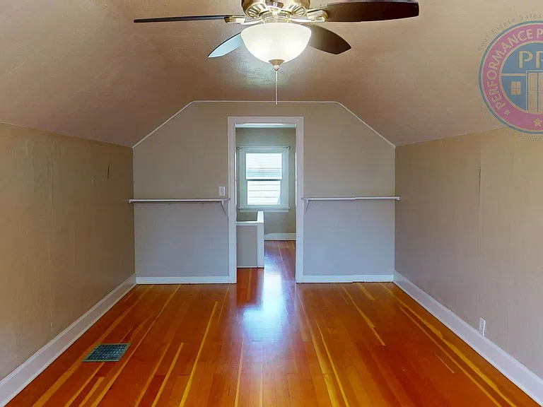 2605 NE 9th Ave — Photo 24