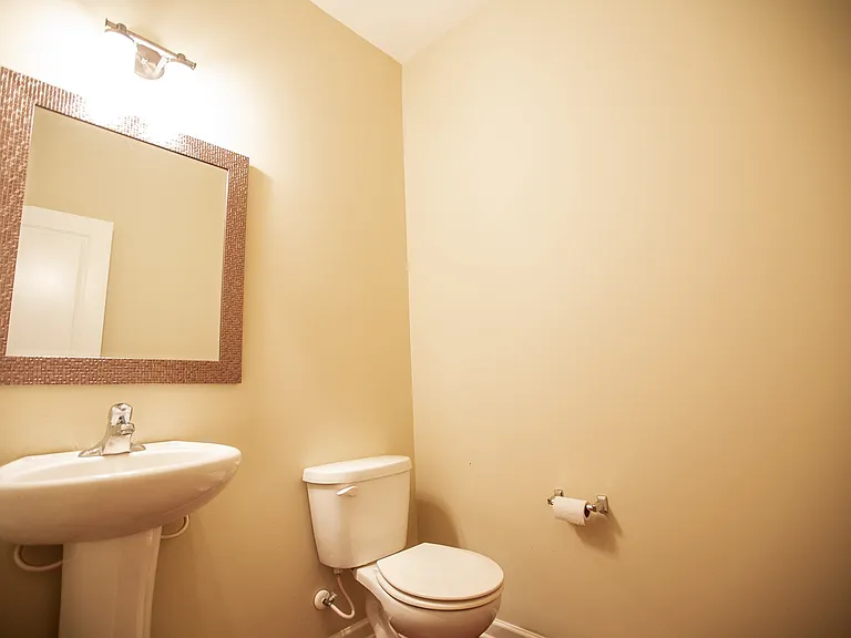 2124 Kirkwood Dr — Photo 8