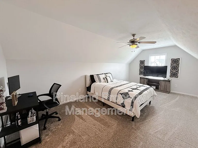 201 Old Colony Pl — Photo 23
