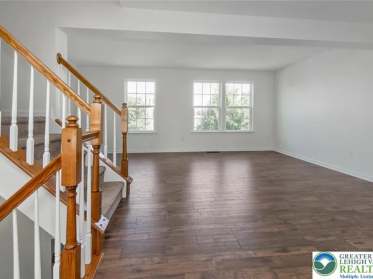 1096 Sparrow Way — Photo 11