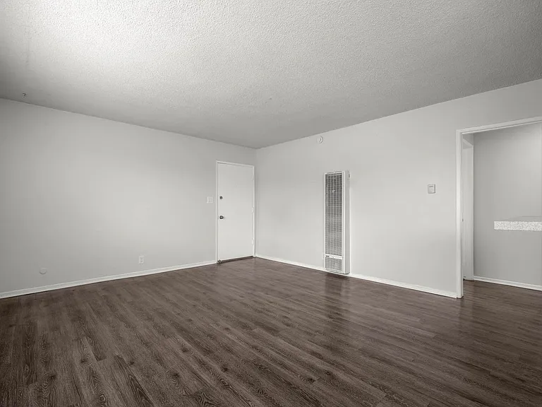 814 Victor Ave — Photo 10