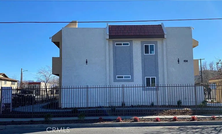 454 E Avenue Q3 #5 — Photo 1