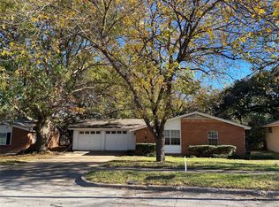 2021 Walnut St, Grand Prairie, TX 75050