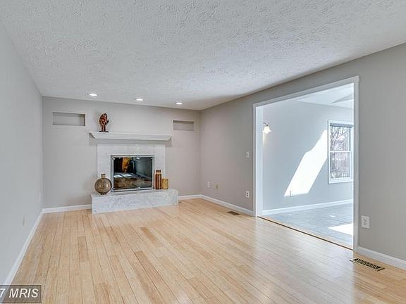5th image of 12931 New Parkland Dr